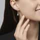 Boucles d'oreilles CLEOR en Argent 925/1000 et Cristal Blanc - vue RO - CLEOR